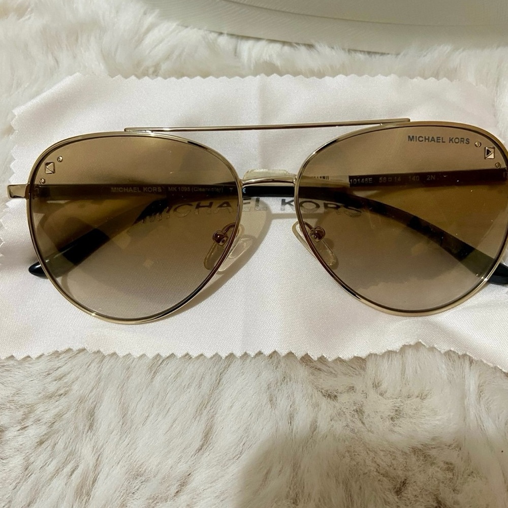 Like New Ladies Michael Kors Aviator Clearwater Sunglasses - Picture 4 of 10